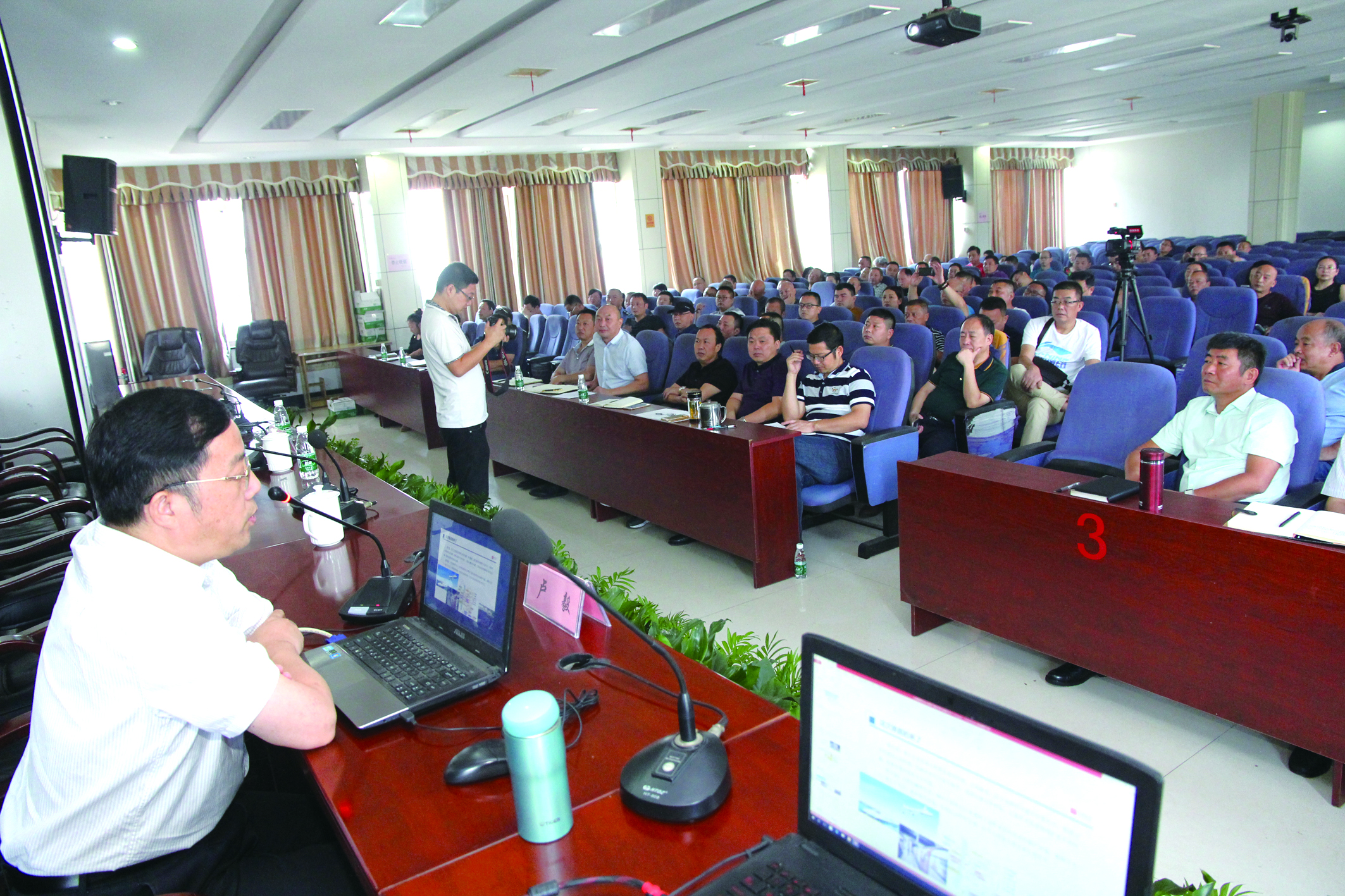 集团公司举办转型升级专题讲座