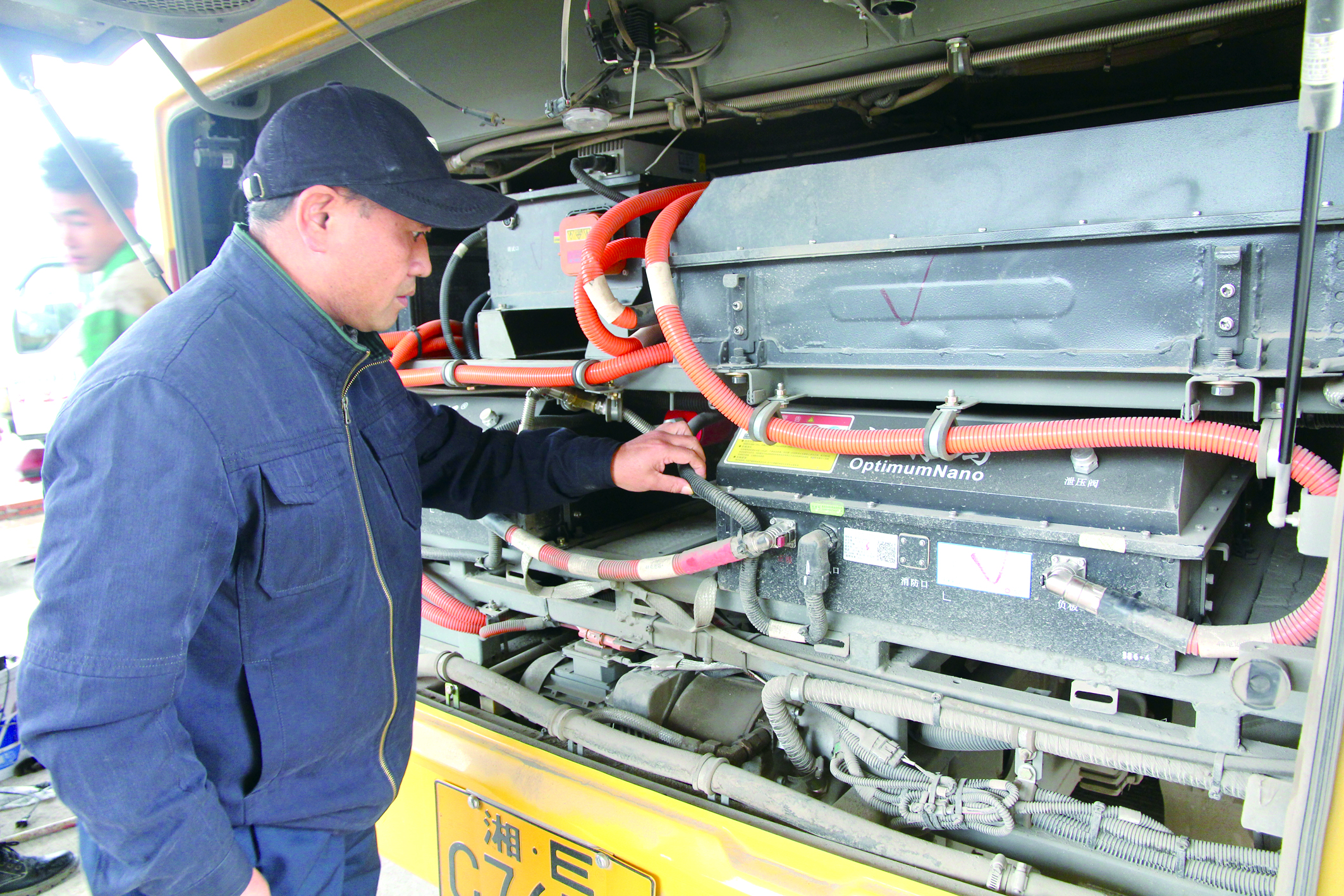 平凡中迸发职业的光辉 ——记新惠公汽公司机务科科长徐春林 祖  冠