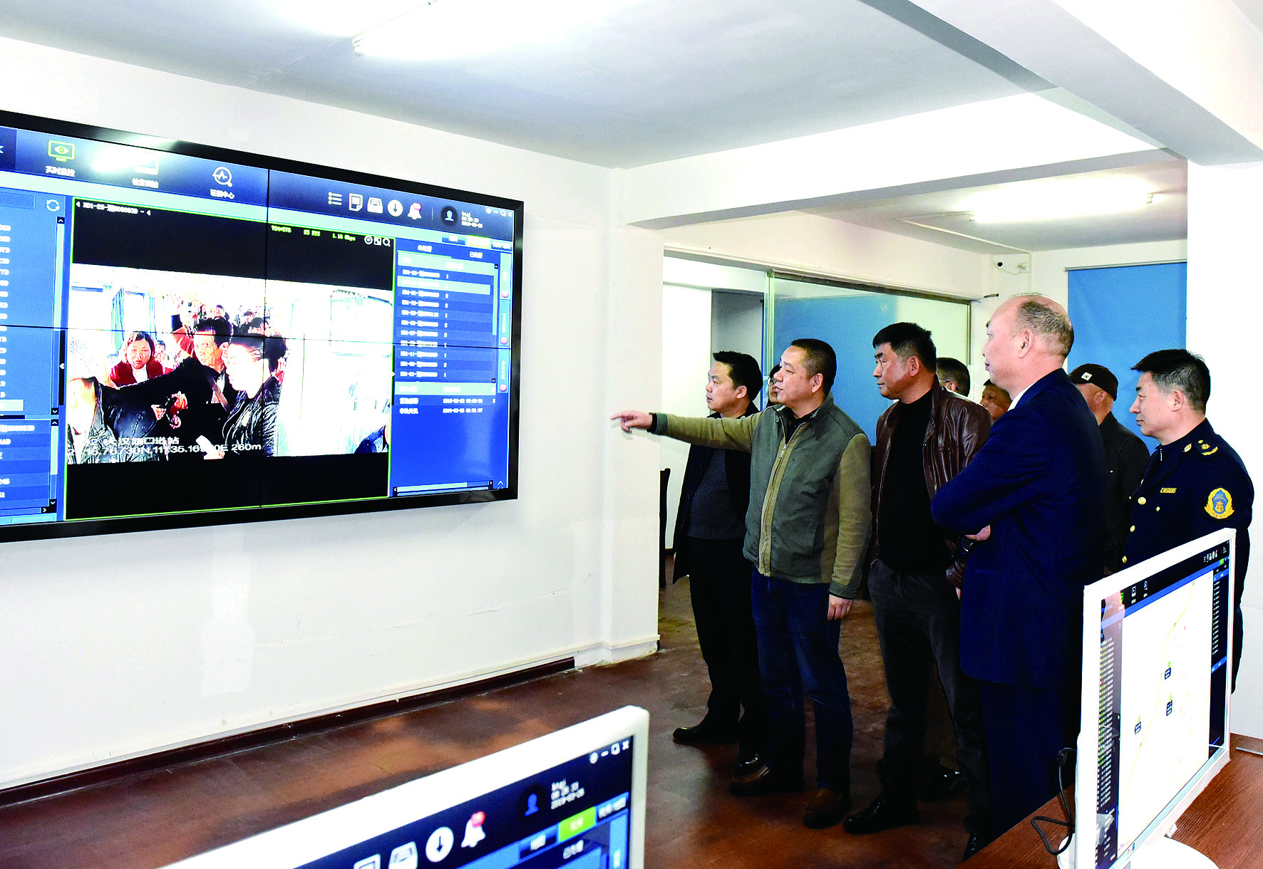 邵州车站至邵东西站城际公交开通运营 蒋胜利莫小平王宏波到现场指导 （李高雄 王智春报道）