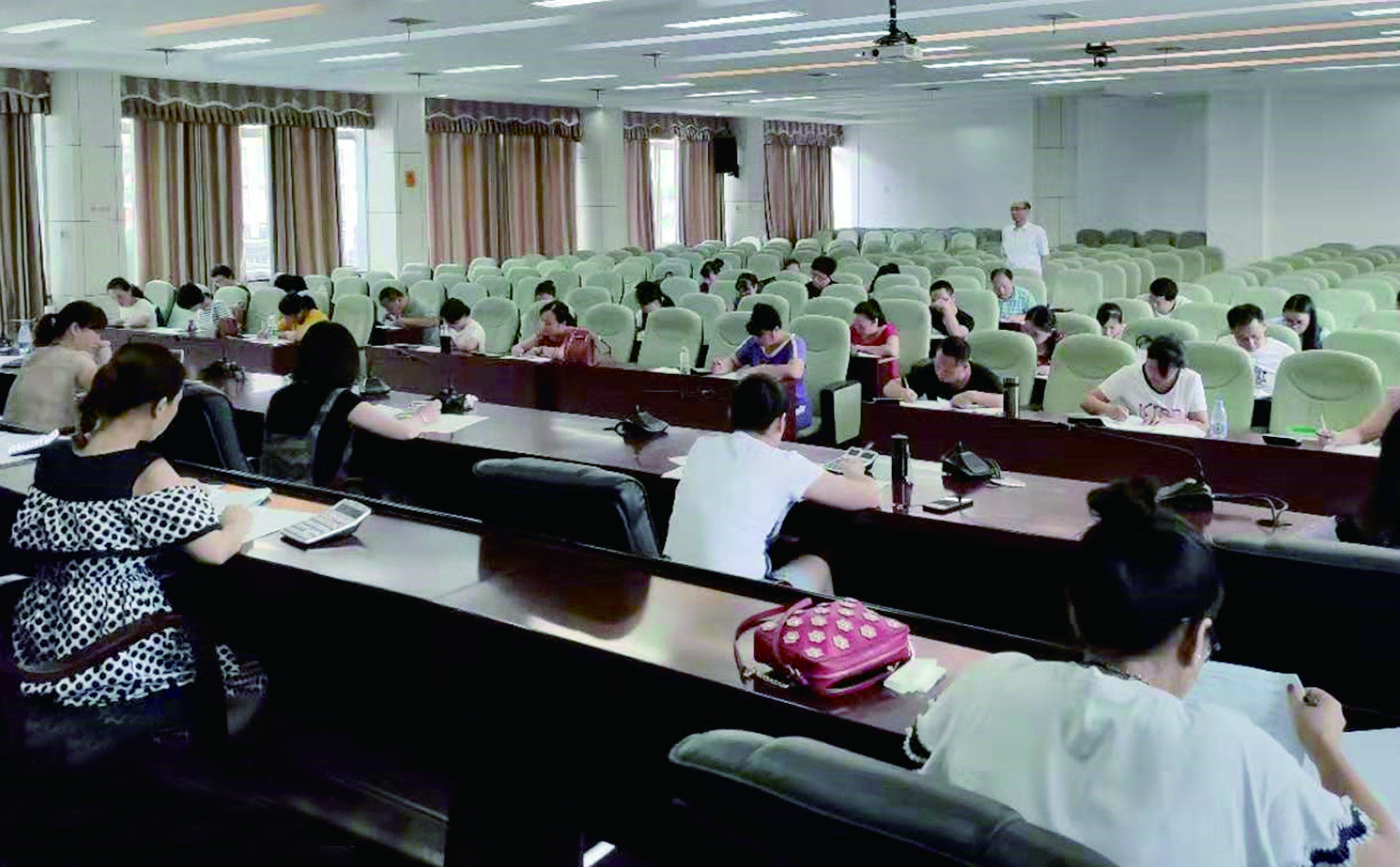 42名财务人员“充电”26天